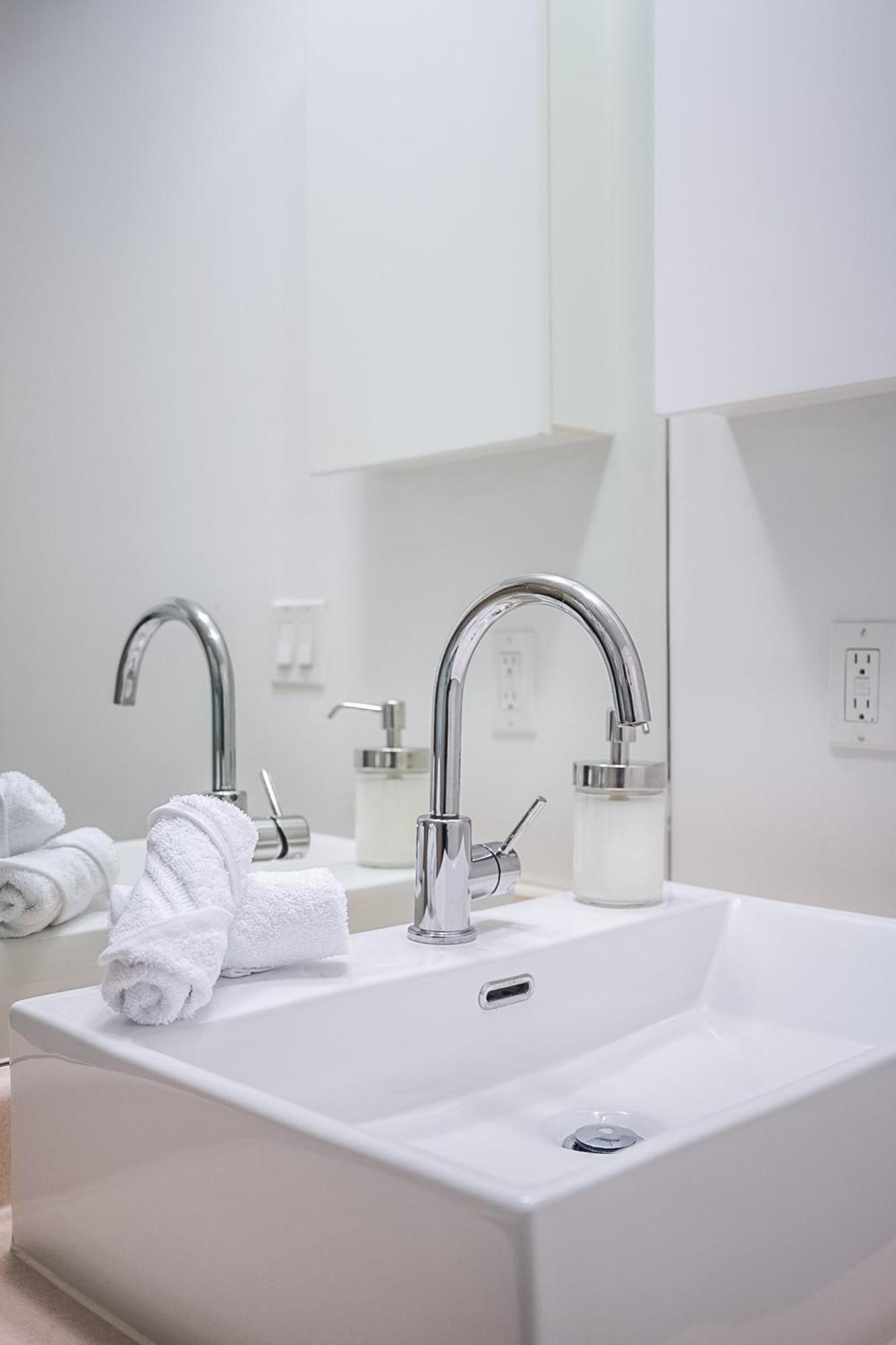 Rivetstays - The Neptune Toronto Luaran gambar